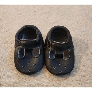 Birdrock baby leather moccasins Size 4 -black Mary jane